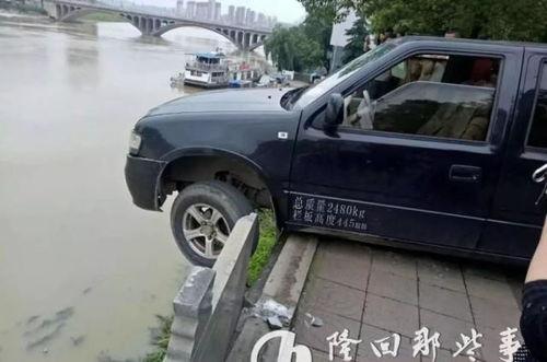 事故国产皮卡修复视频,国产皮卡事故修复全过程解析